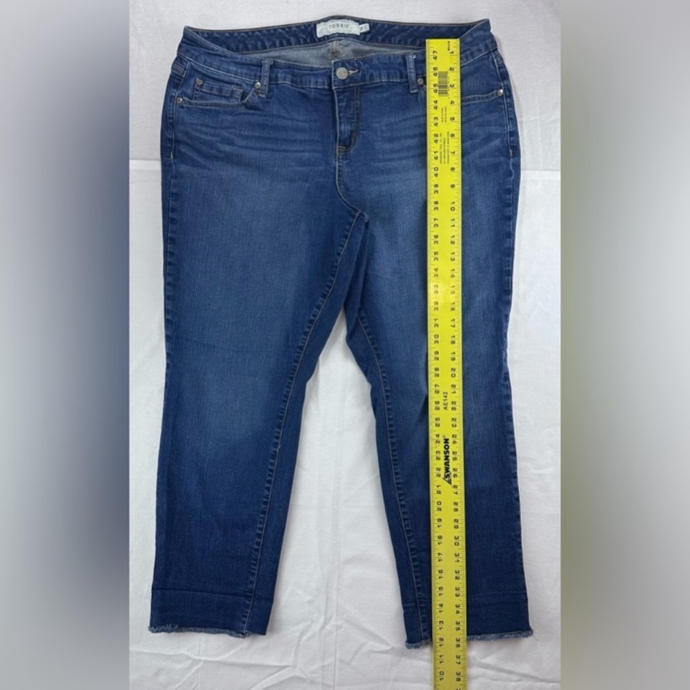 Torrid Womens Size 16 Cropped Jeans Dark Wash Raw Hem Stretch Denim - Picture 11 of 15
